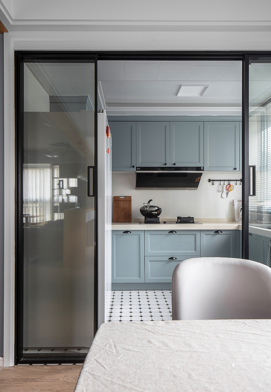 現(xiàn)代北歐風格室內(nèi)家裝案例效果圖-廚房 現(xiàn)代北歐風格室內(nèi)家裝案例效果圖-廚房