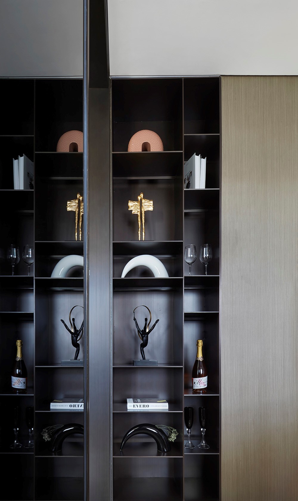 時(shí)尚輕奢風(fēng)格室內(nèi)家裝案例效果圖-餐邊柜 時(shí)尚輕奢風(fēng)格室內(nèi)家裝案例效果圖-餐邊柜