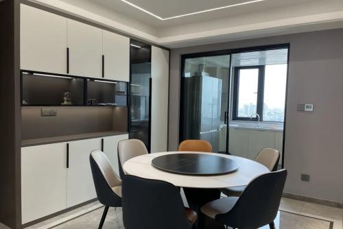 湖州市駿宏龍灣府現(xiàn)代簡(jiǎn)約風(fēng)格二居室裝修案例